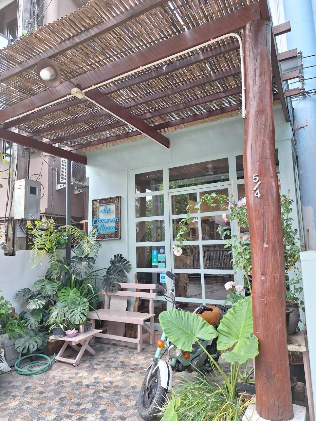 The Commonroom Cnx Chiang Mai Exterior photo